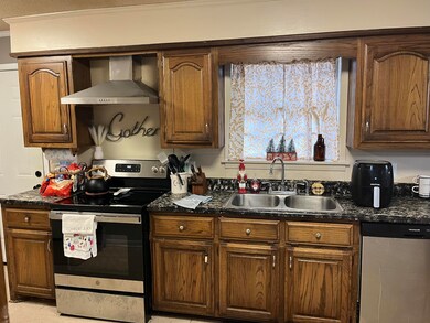 411 Silver St, Okolona, MS 38860 - photo 7