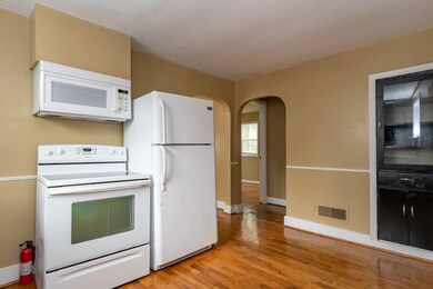 1456 St James-4