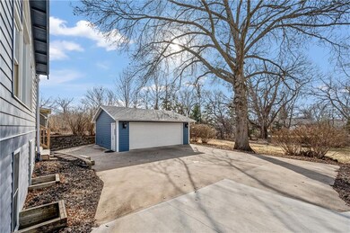 721 W 9th St S, Newton, IA 50208 - photo 6