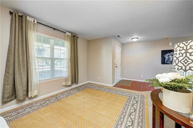 2423 Monarchy Ln, Greenwood, IN 46143 - photo 4