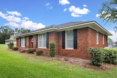 520 S Johnson St, Mount Vernon, GA 30445 - photo 3