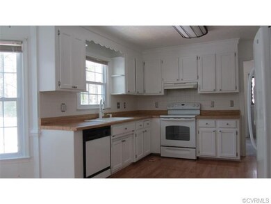 Kitchen features a Pantry and Breakfast Nook.  App