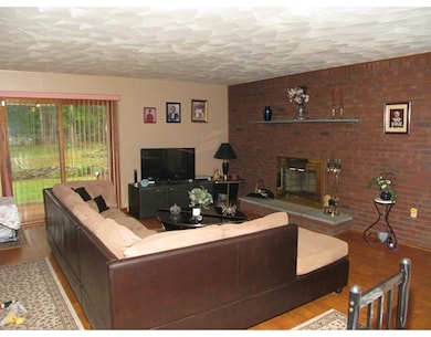 727 Mohawk Rd, Somerset, MA 02726 - photo 4