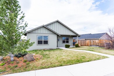 2361 NW 8th St, Redmond, OR 97756 - photo 2