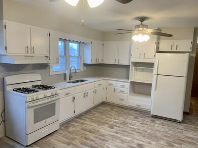 642 Beechmont Ave, Bridgeport, CT 06606 - photo 2