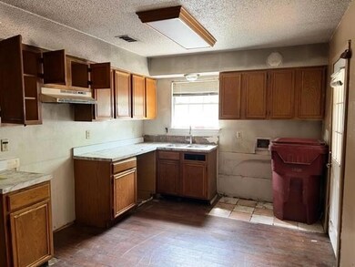 203 S 2nd St, Bonham, TX 75418 - photo 2