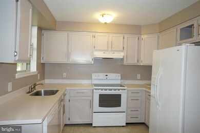 2827 S Wakefield St unit C, Arlington, VA 22206 - photo 2