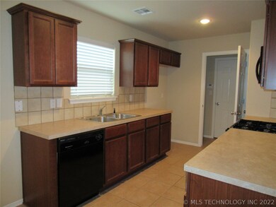 2208 E Elmira St, Broken Arrow, OK 74012 - photo 6