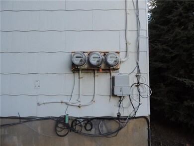 All units have separate electric and gas.