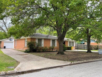 303 Line Dr, Gainesville, TX 76240 - photo 3