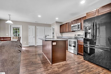 422 Mount Hood Dr, Inman, SC 29349 - photo 6