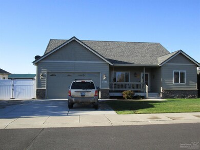 3936 SW Sam Snead Ct, Redmond, OR 97756 - photo 3