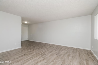 6-photo-Living-Room