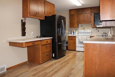 1520 N Elm St, Fairmont, MN 56031 - photo 4