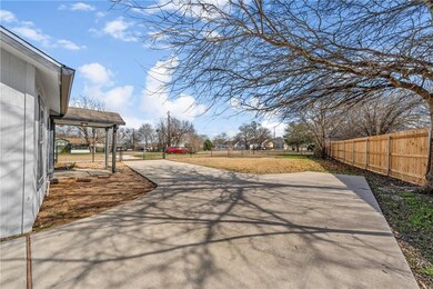 601 Eagle Dr, Eddy, TX 76524 - photo 5