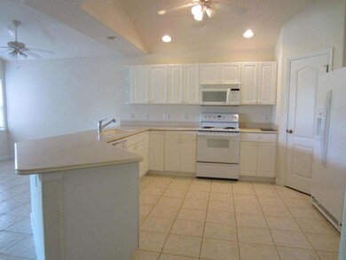 P33825 KITCHEN