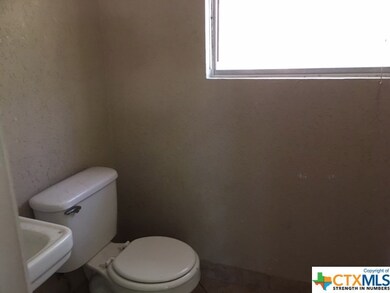 911 Little St, Copperas Cove, TX 76522 - photo 6