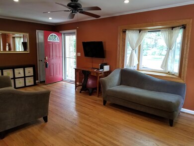 Family room 3