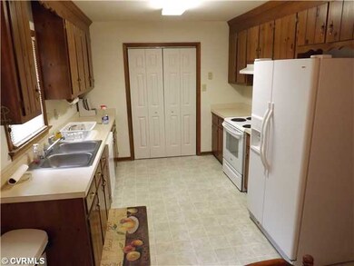 Kitchen - Nice Kitchen with Utility Closet