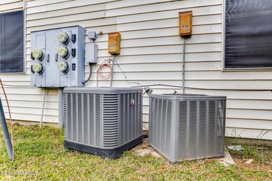 15-web-or-mls-200 Buttercup Bldg V8-15