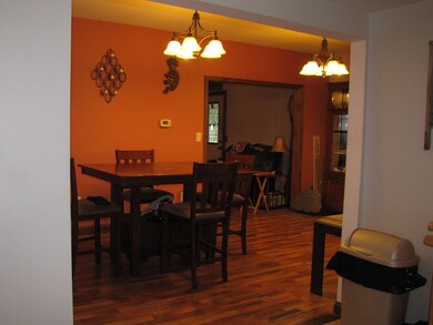 Dining room to kitchen
