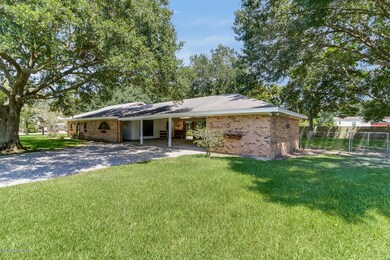 120 Roxanne Dr, Youngsville, LA 70592 - photo 2