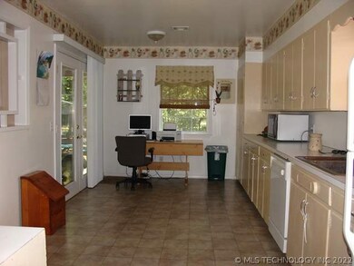 511 E Wyandotte Ave, Sulphur, OK 73086 - photo 3