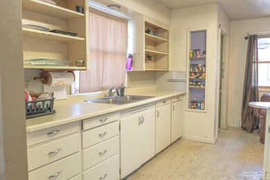 910 NE 8th St, Bend, OR 97701 - photo 4