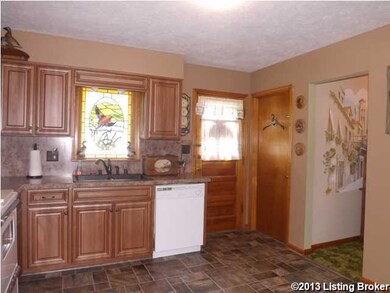 Large Eat-In Kitchen