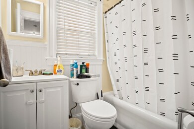 226 Canal St unit 2, Salem, MA 01970 - photo 4