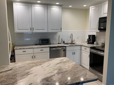 6 Hallmark Gardens unit 10, Burlington, MA 01803 - photo 3