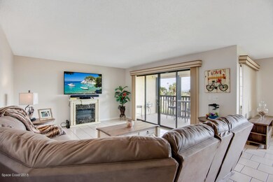 Living Area w/balcony
