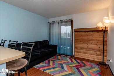 03-Living Room_MAX1825