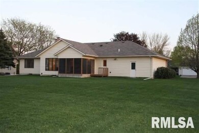 2116 W 43rd St, Davenport, IA 52806 - photo 5