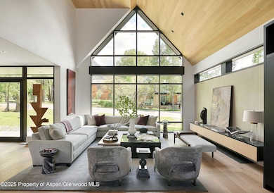 810_W_Smuggler_01_WEB