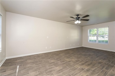 1209 Maury Ln, Greensboro, NC 27401 - photo 4