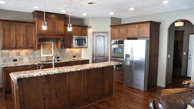 Alder, soft-close cabinets
