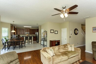 007_Family Room - Copy