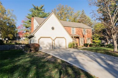 8510 Bradshaw St, Lenexa, KS 66215 - photo 2