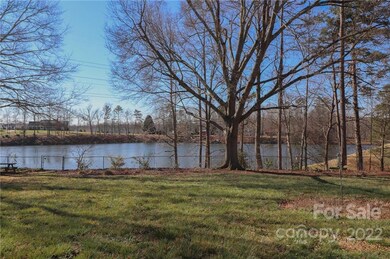 495 Forest Way Dr, Fort Mill, SC 29715 - photo 2