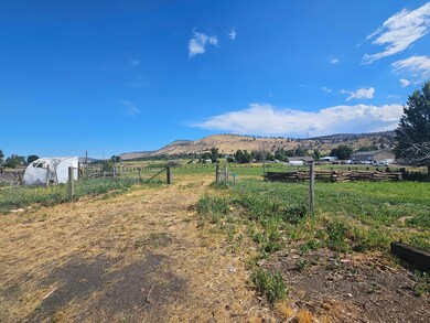 7649 Booth Rd, Klamath Falls, OR 97603 - photo 2