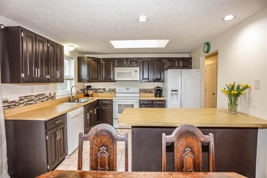 257 Patricia Ln, Manchester, NH 03104 - photo 2