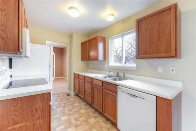 1001 Carpathian Dr, Lake Saint Louis, MO 63367 - photo 5