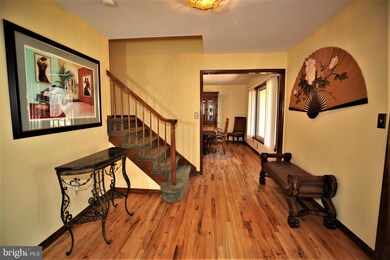 1 Zev Ct, Monmouth Junction, NJ 08852 - photo 4