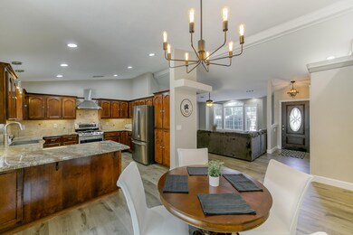 Dining to Kitchen
