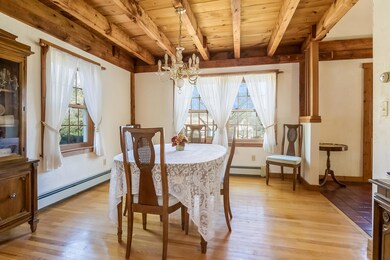 005-photo-dining-room-8986503