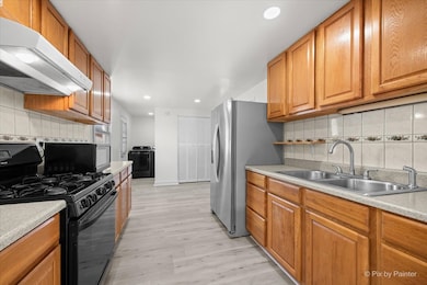 unlisted-address, Carpentersville, IL 60110 - photo 6