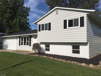 647 Hollywood Ave, Sheffield Lake, OH 44054 - photo 2