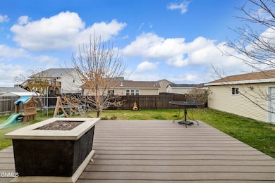 2305 29th St W, Williston, ND 58801 - photo 4