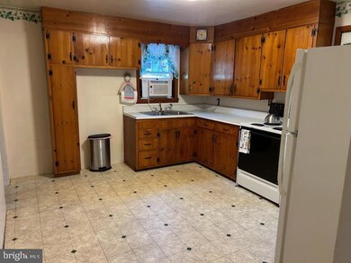 924 W 6th St, Lewistown, PA 17044 - photo 3